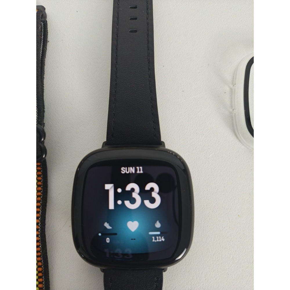 Fitbit Unisex Versa 3 Smartwatch OS Black GPS FB511 Bundle - Picture 4 of 5